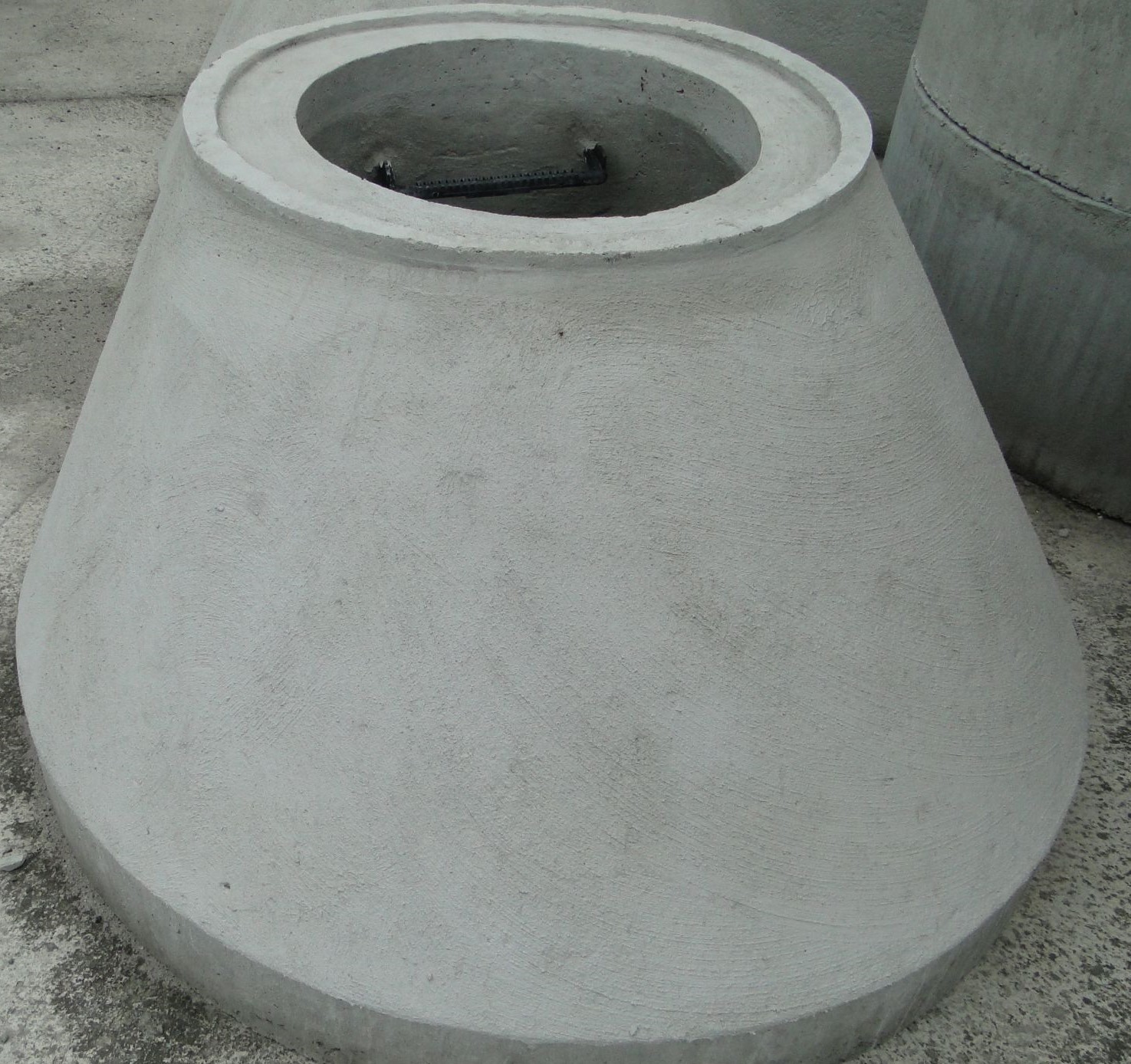 EC003492 - Manhole chamber riser/reduction